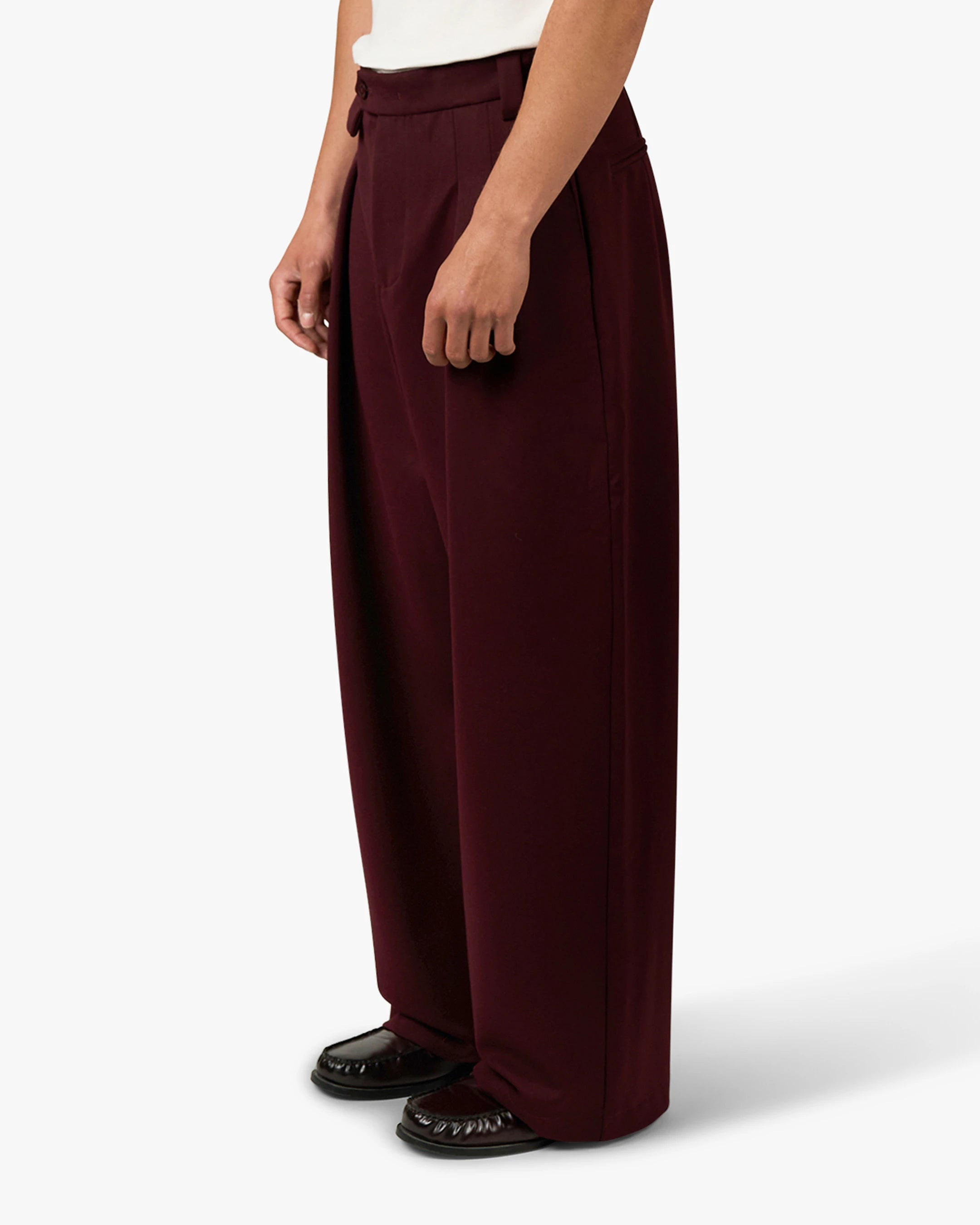 Ambra Pleated Loose-Fit Pants | Burgundy